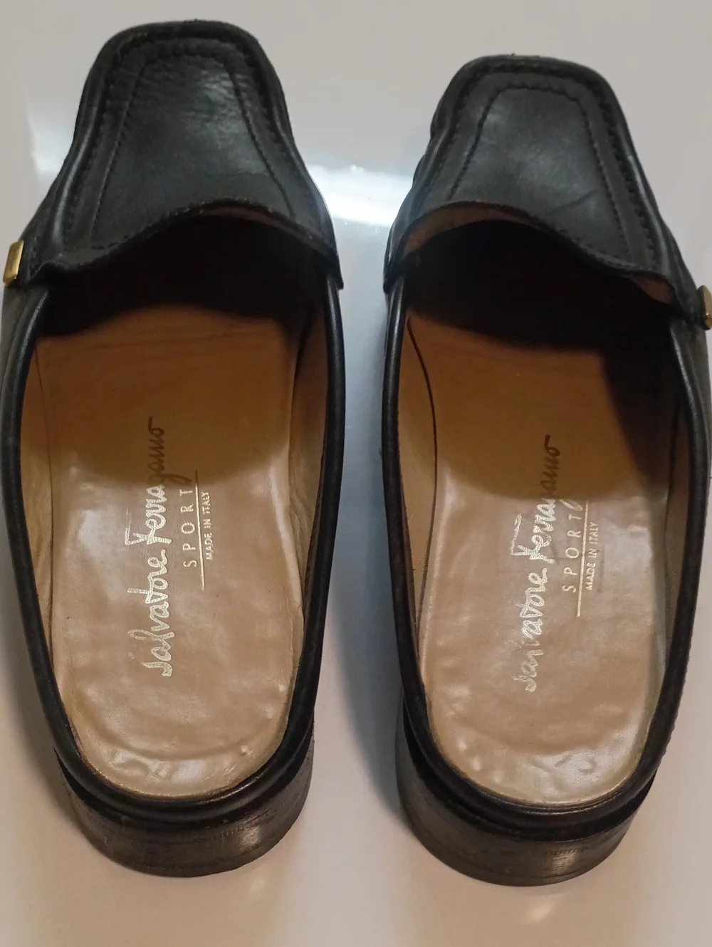 Salvatore Ferragamo Black Leather Slip-On Loafers with Gold Accent Old Money 7.5